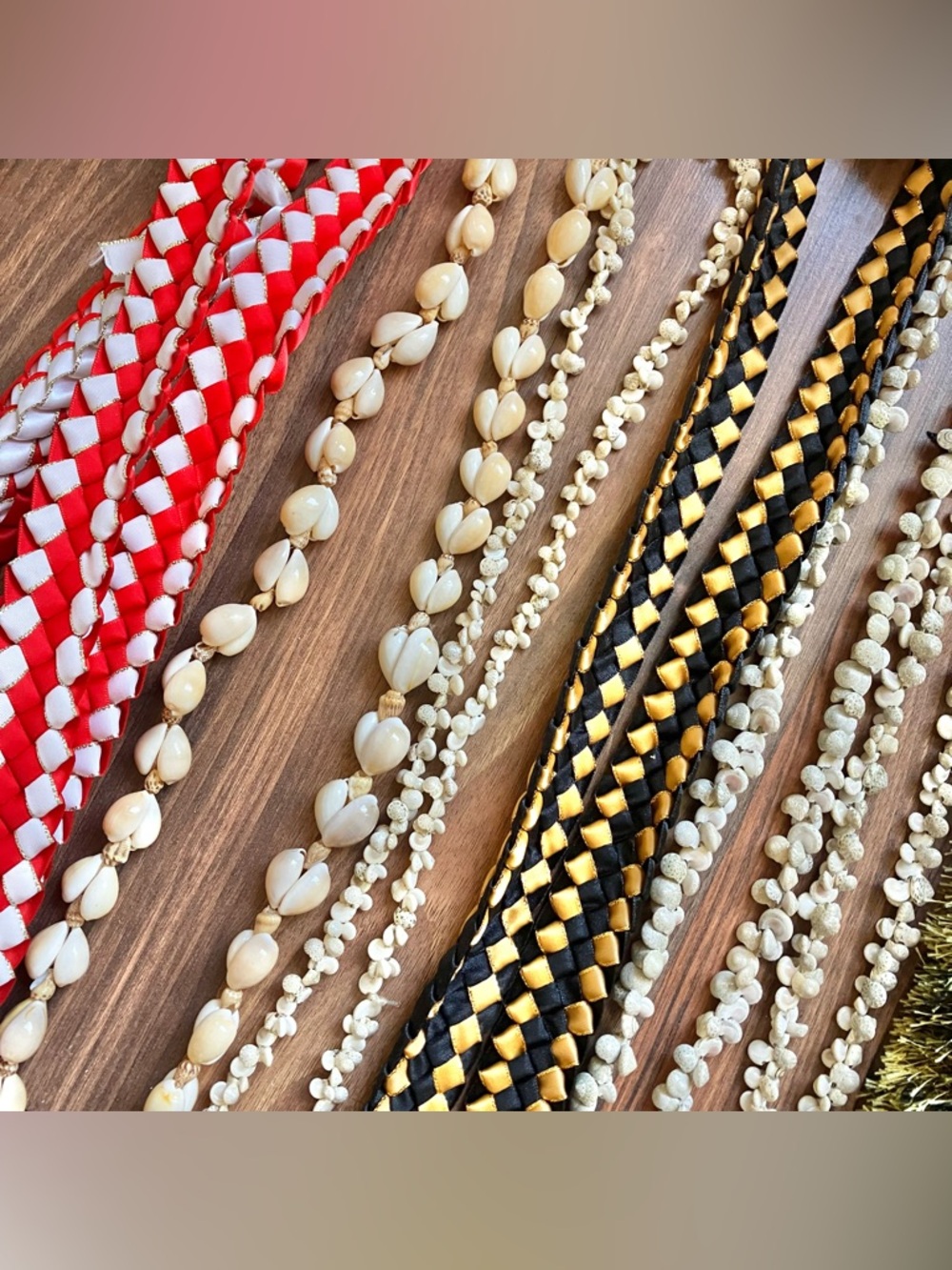 Shell & Ribbon lei bundle - Picture 2 of 4